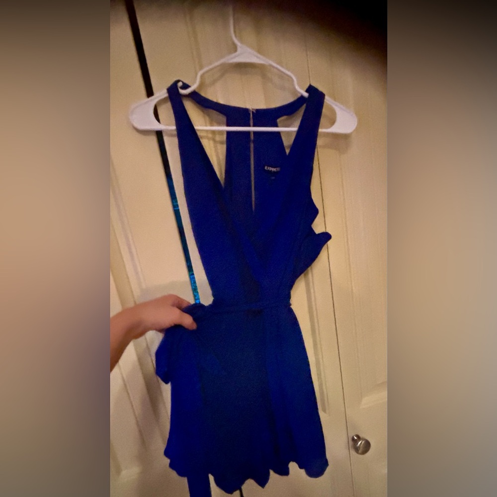 Express mini dress/shorts. Vneck with ties.